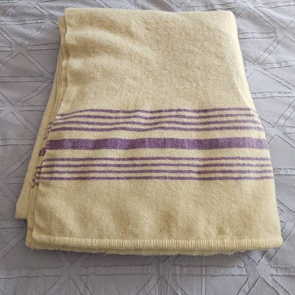 Other - 🌟Vintage🌟 Wool Cream & Purple trim 75" L x 68" W. Fits a double bed.